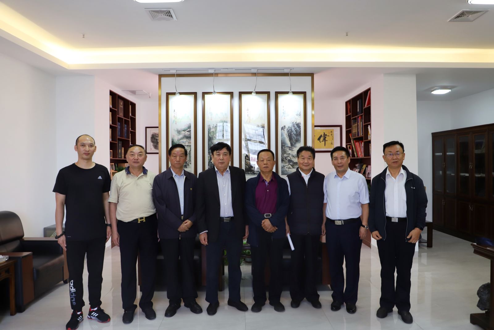 中将,中国军事文化研究会秘书长,书记姚文怀少将等一行来文昌市航天